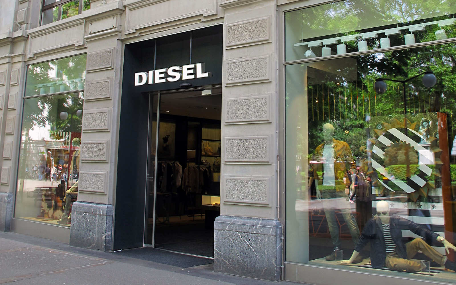 Bespoke Carrara Marble Installations