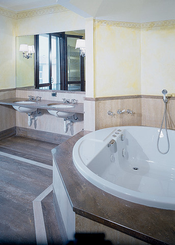 Bespoke Carrara Marble Installations