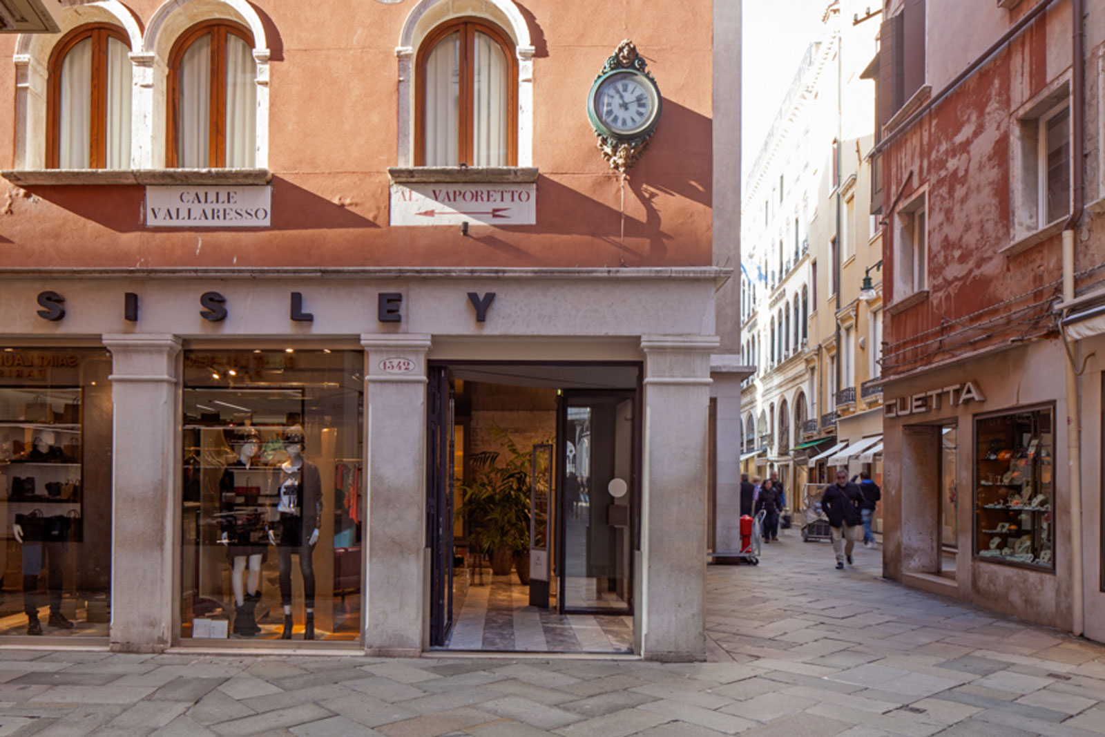 Bespoke Carrara Marble Installations